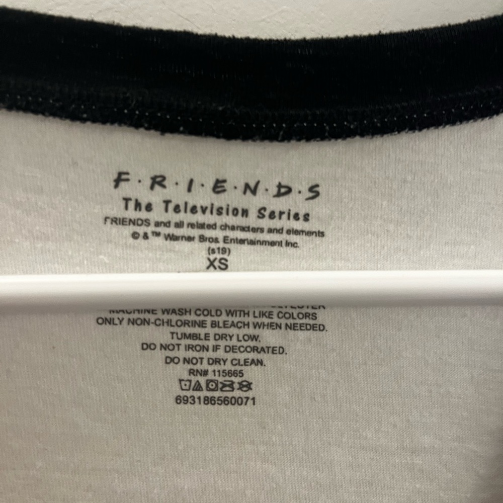 Friends shirt - Picture 2 of 2